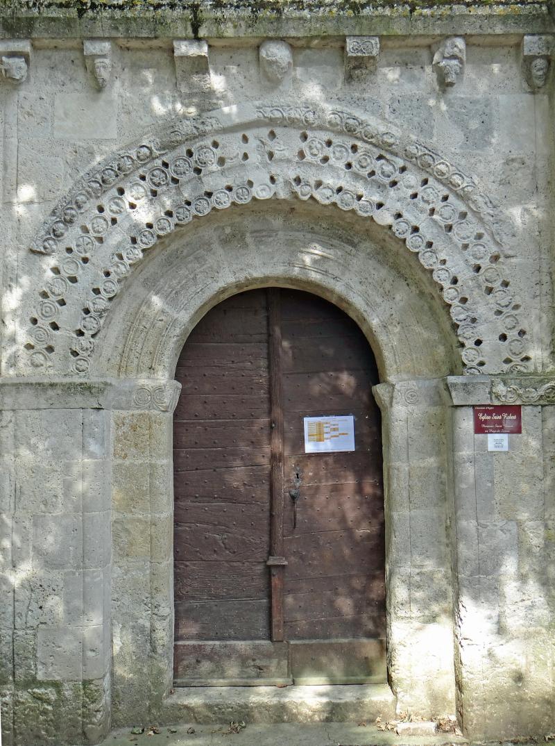 Eglise Saint-Robert, Saint-Robert