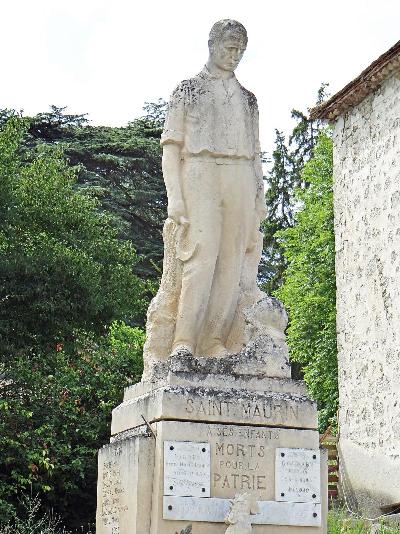 Monument aux morts de la guerre 1914-1918, situé devant l'église, Saint-Maurin