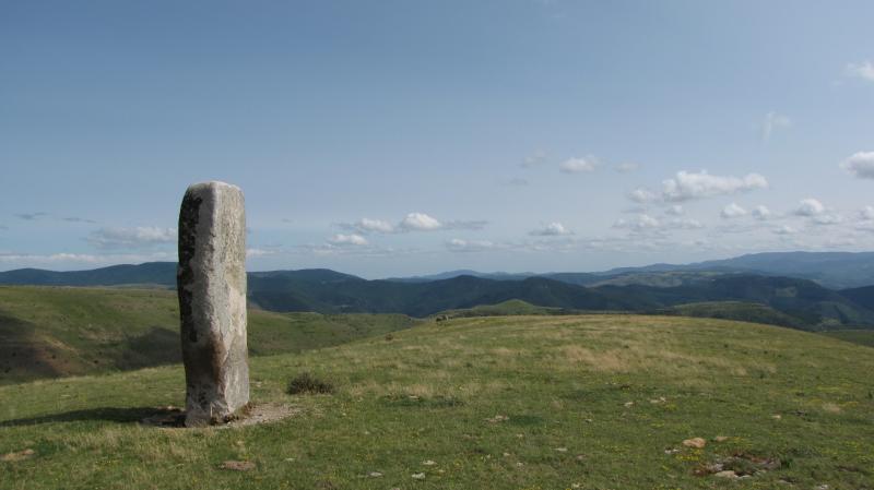 Menhir isolé de Colobrières, Les Bondons
