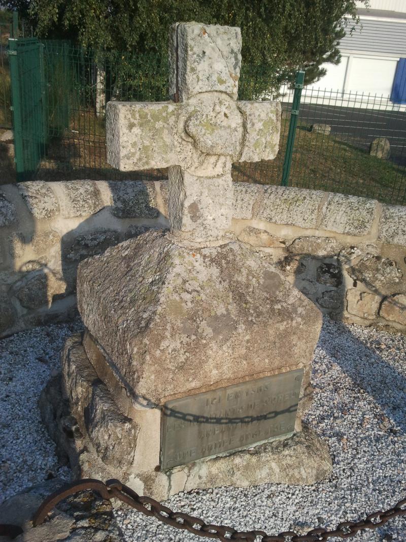 Croix en pierre, Saint-Chély-d'Apcher