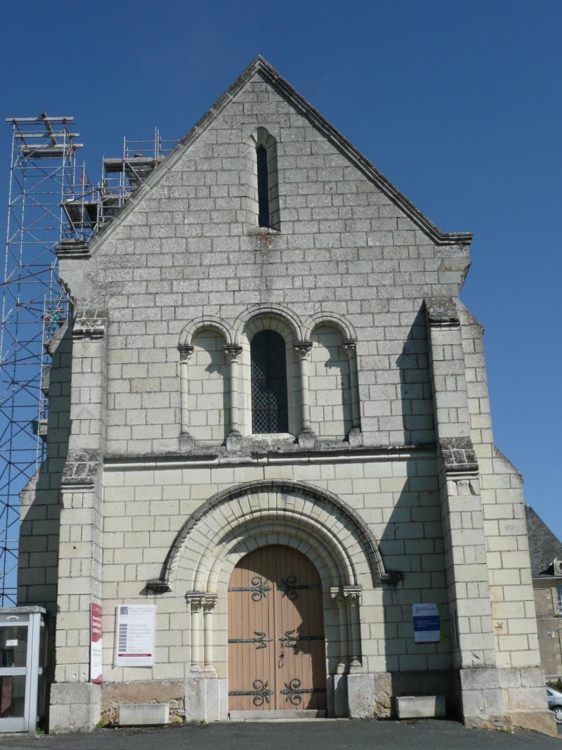 Eglise et presbytère, Cizay-la-Madeleine