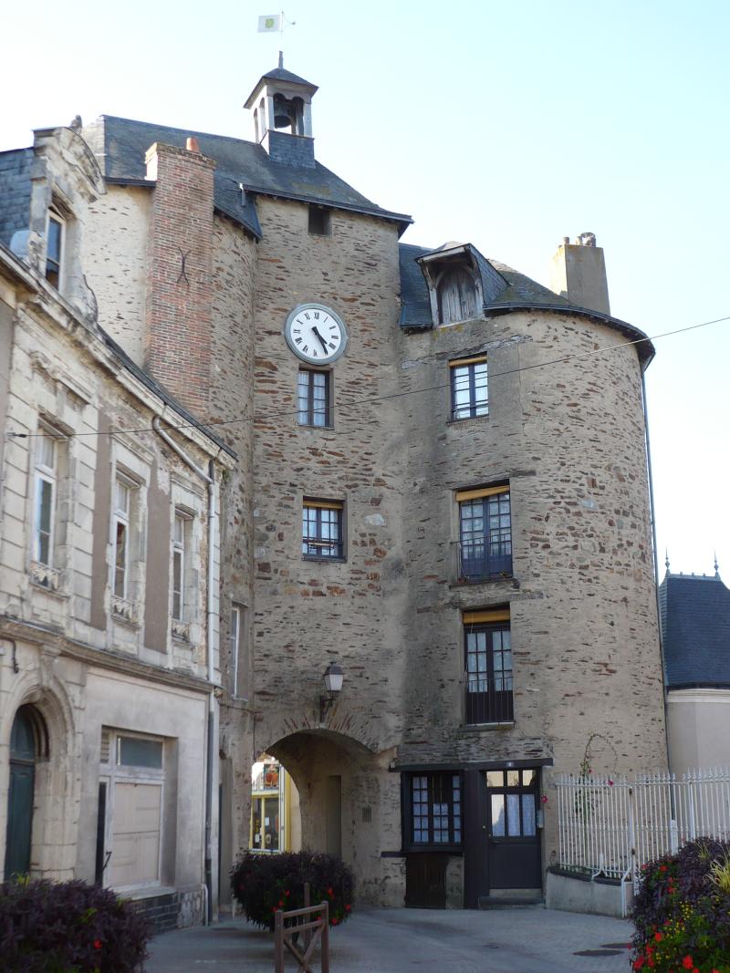 Tour de l'Horloge dite Porte Angevine