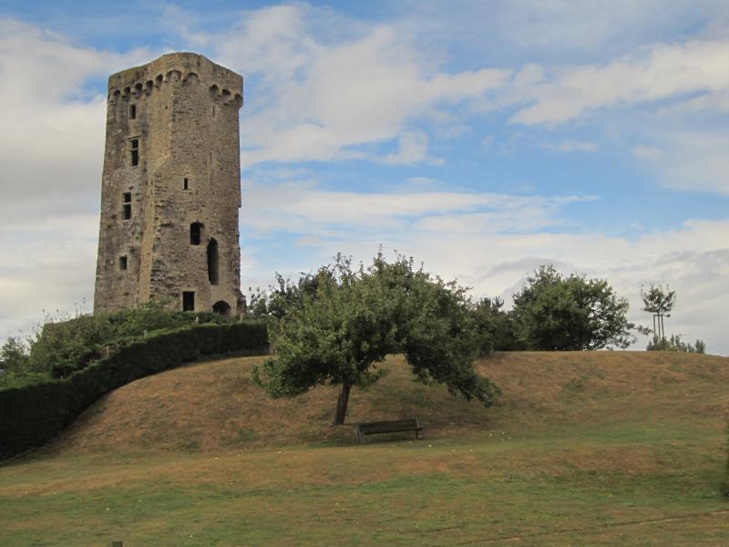 Ruines de l'ancien château, La Haye