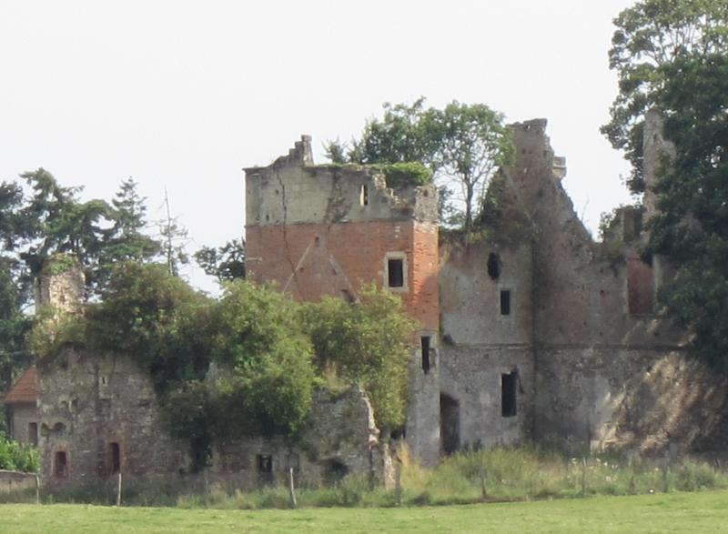 Restes du château, Saint-Germain-sur-Sèves