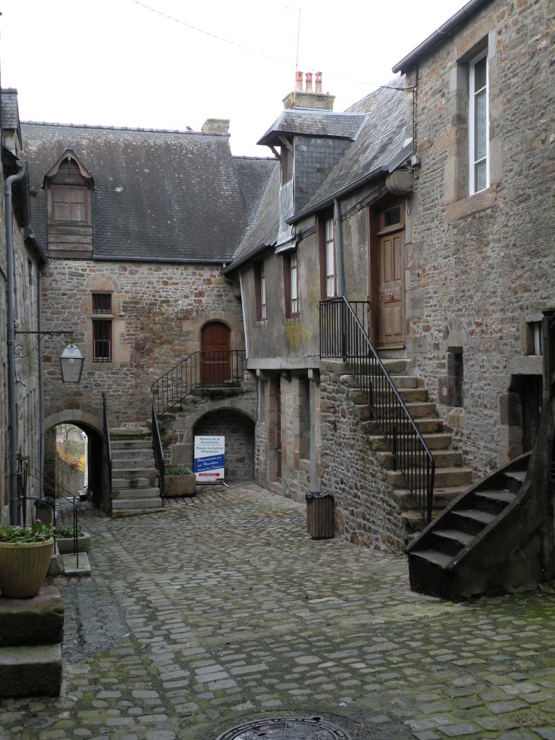 Immeubles bordant la Cour du Foyer