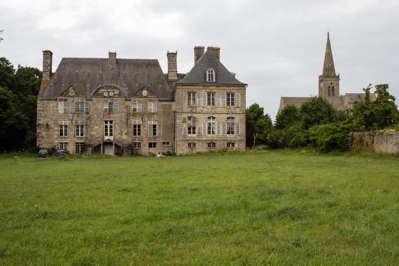 Château, Réville