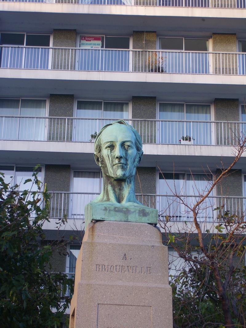 Statue de Briqueville ou monument à Armand de Briqueville, à Octeville, Cherbourg-en-Cotentin