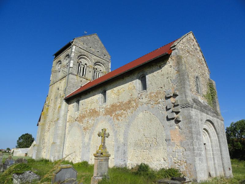 Eglise des Istres, Les Istres-et-Bury