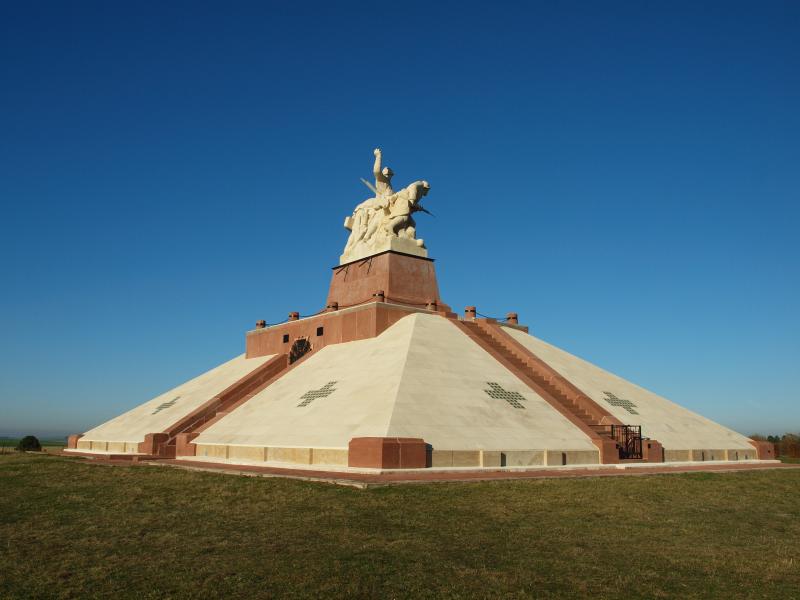 Monument aux morts des Armées de Champagne et ossuaire de Navarin, Sainte-Marie-à-Py