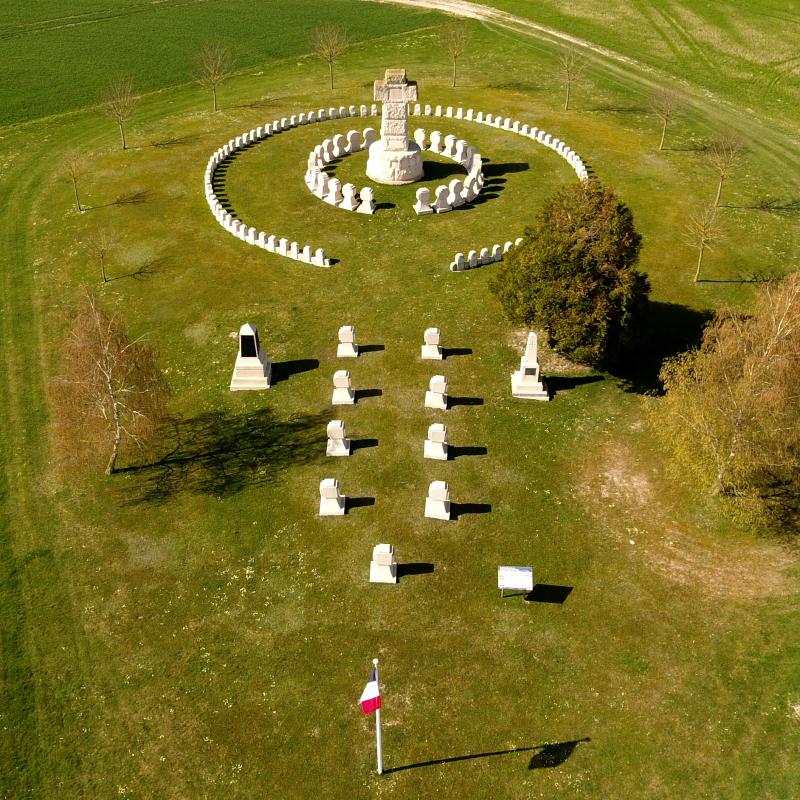 Cimetière de la 28e brigade-La ferme des Wacques et les deux monuments des 44e et 60e régiments d'infanterie, nécropole nationale., Souain-Perthes-lès-Hurlus