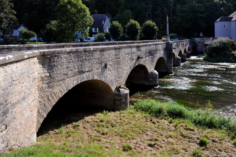 Pont enjambant la Marne, Condes
