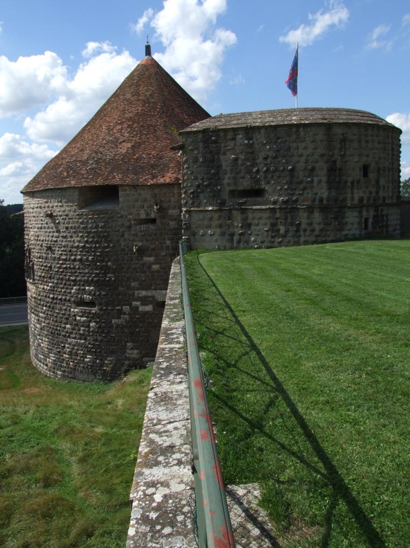Tours de Navarre et d'Orval faisant partie de l'ancienne enceinte