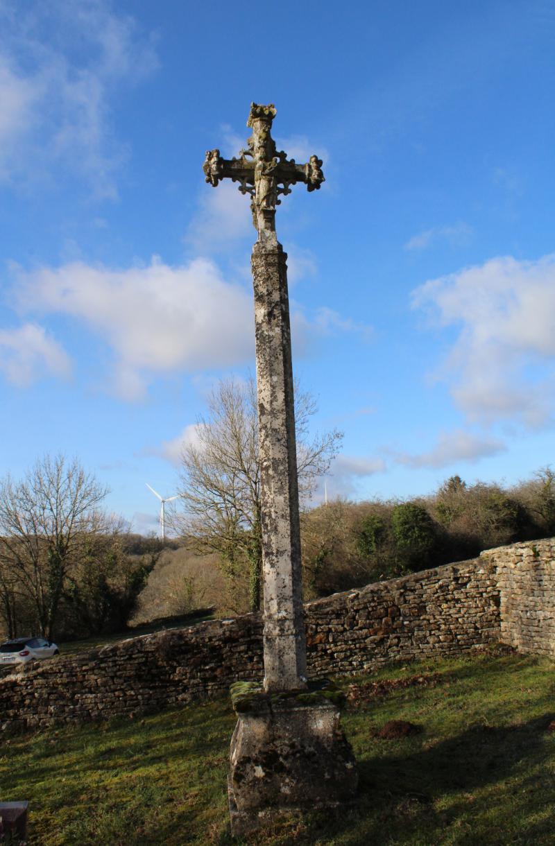 Croix du 15s située dans le cimetière, Verseilles-le-Haut