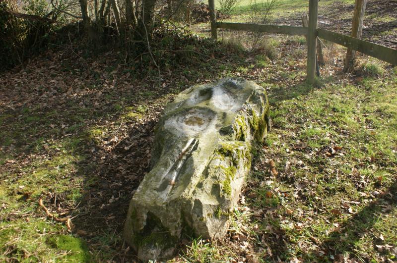 Polissoir dit La Pierre Saint-Guillaume, Montenay