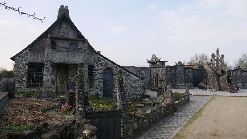 La maison et le musée Robert-et-Lise-Tatin ou Archisculpture du Musée Robert-Tatin, Cossé-le-Vivien