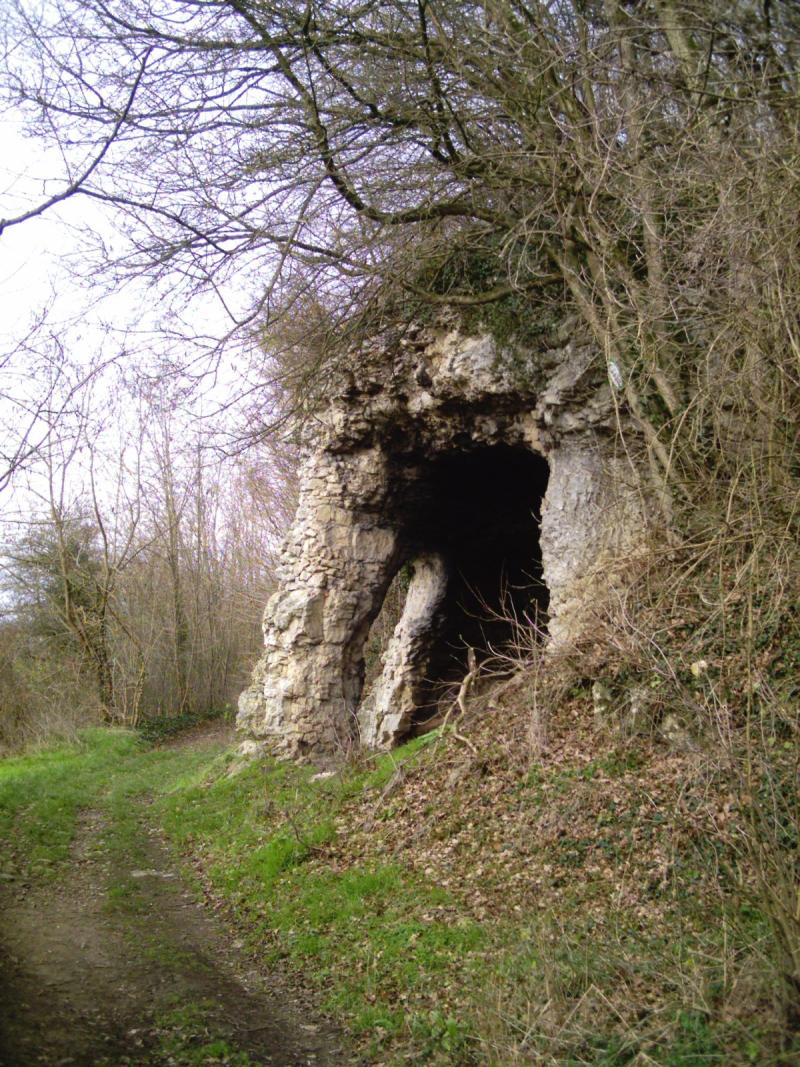 Grottes dites Trou de Sainte-Reine, Pierre-la-Treiche