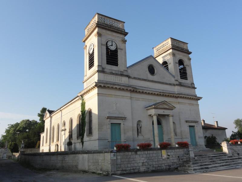 Cimetière désaffecté entourant l'église, Dieue-sur-Meuse