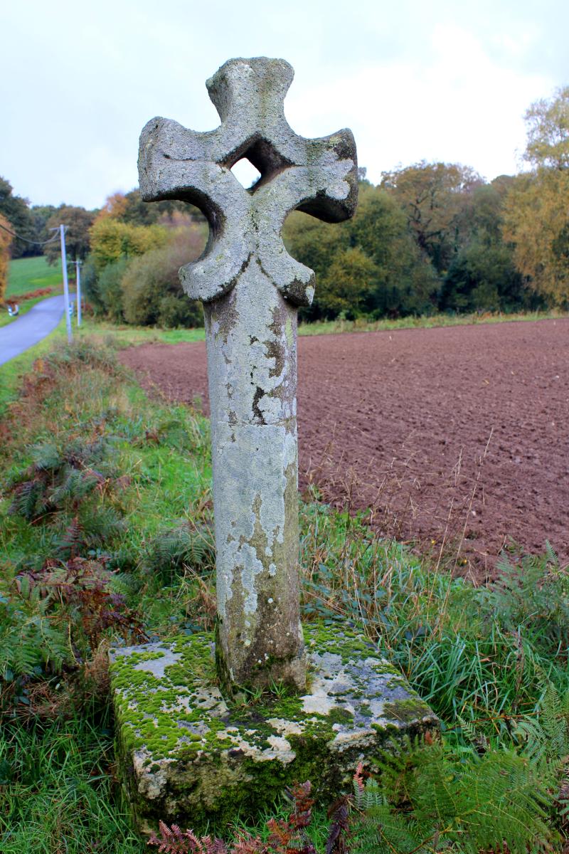 Croix du 17e siècle de la Ville Martel, Guéhenno