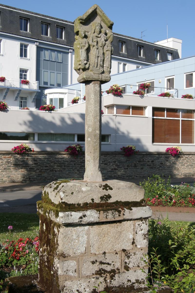 Croix du 17e siècle, Malestroit