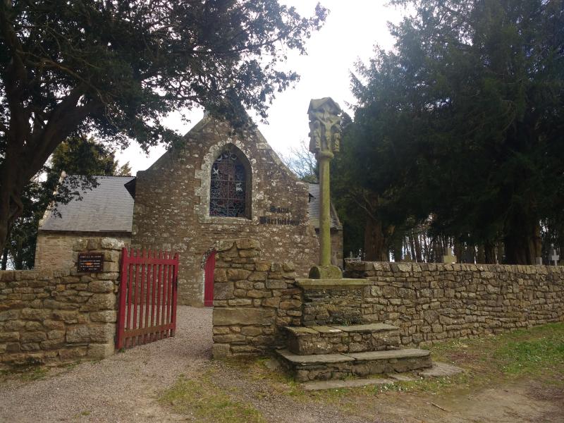 Croix située sur le mur d'enclos de la chapelle Saint-Barthélémy, Pleucadeuc
