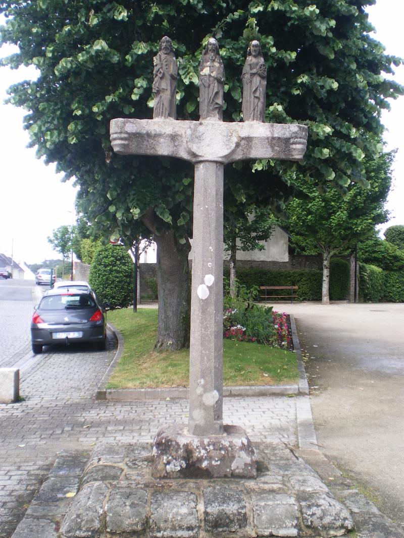 Ancien cimetière, au sud de l'église