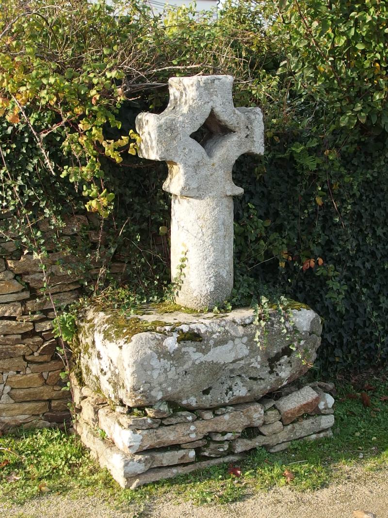 Croix percée, Sainte-Anne-d'Auray