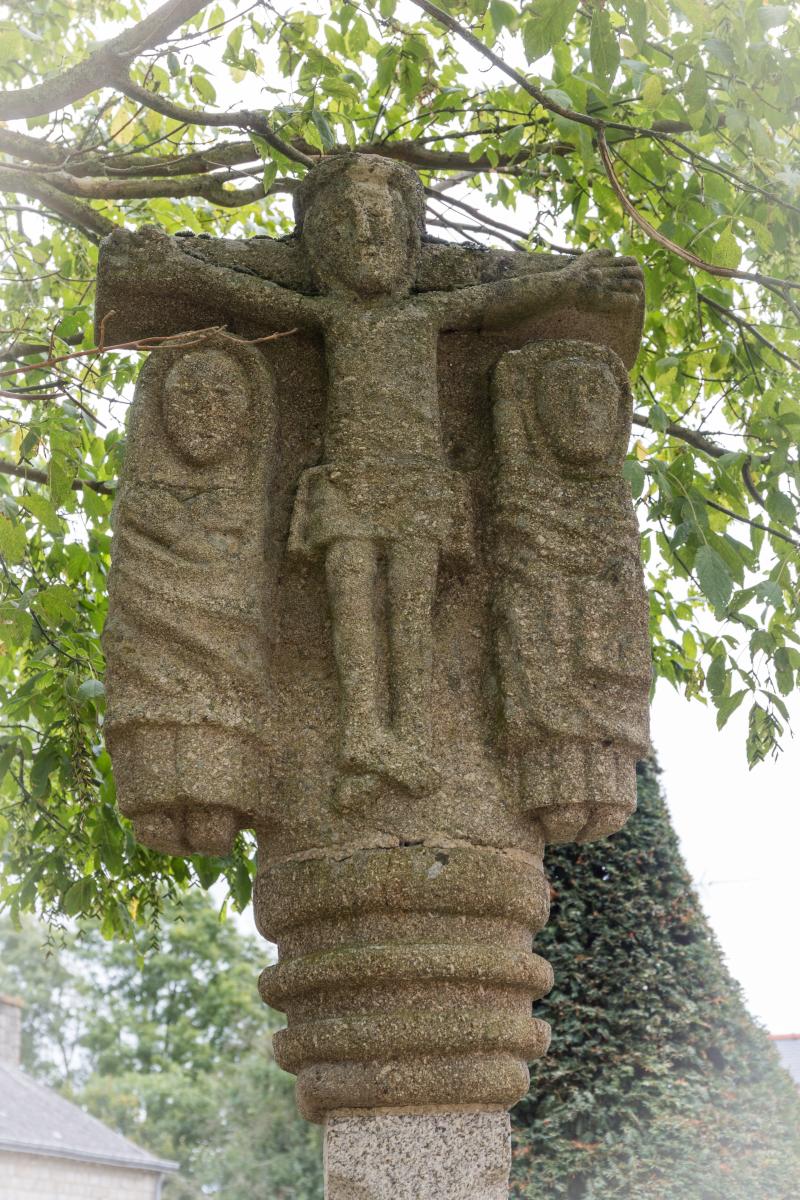 Croix de l'ancien cimetière située au Nord de l'église, Saint-Gérand-Croixanvec