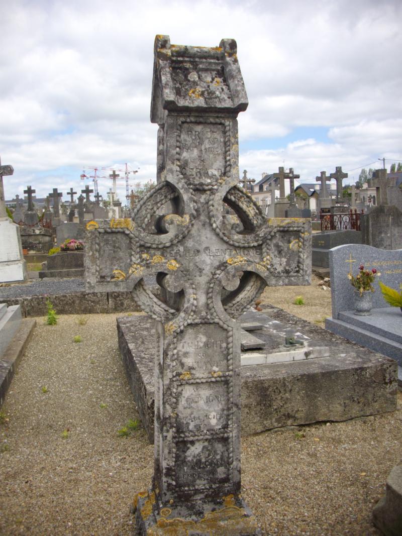 Croix Fitzgerald, anciennement dans le cimetière, Vannes