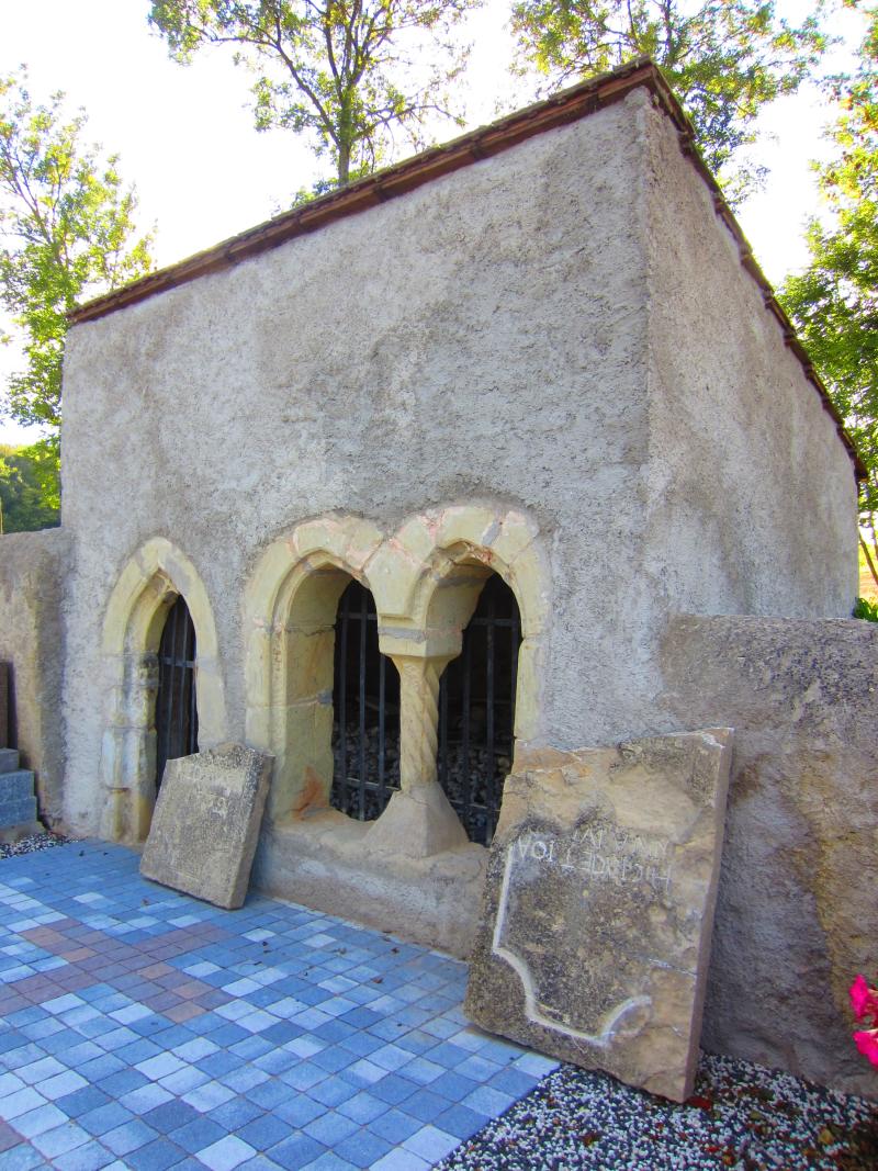 Ossuaire (ancien), Niedervisse