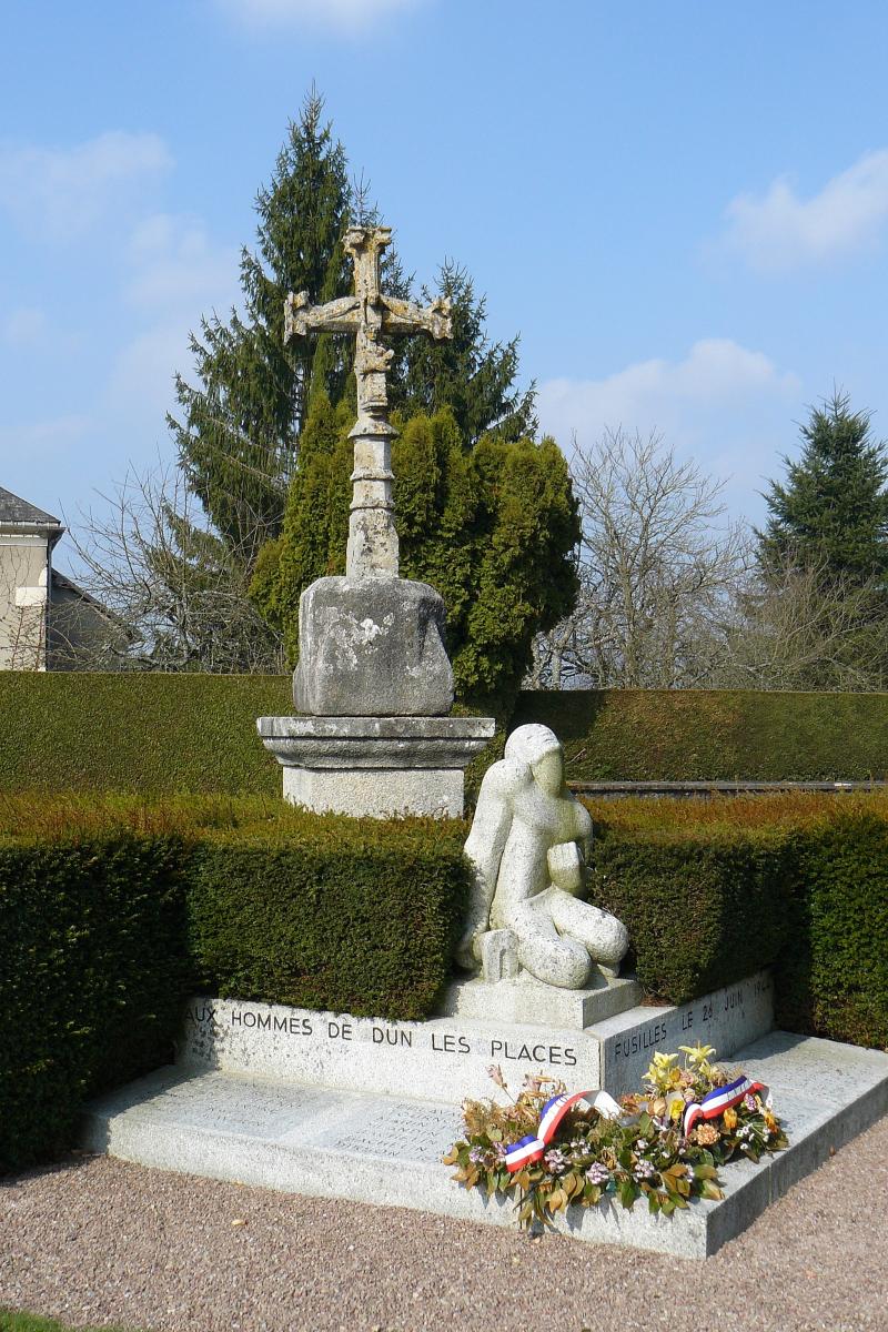 Calvaire, au centre du bourg