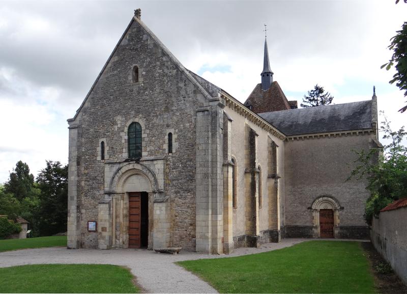 Eglise et crypte, Saint-Parize-le-Châtel