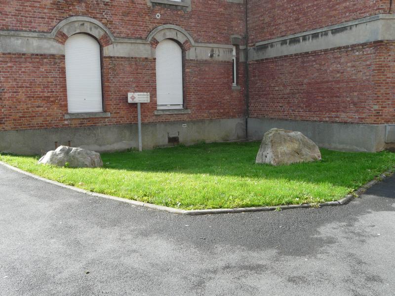 Deux menhirs dits Pierres jumelles, Cambrai