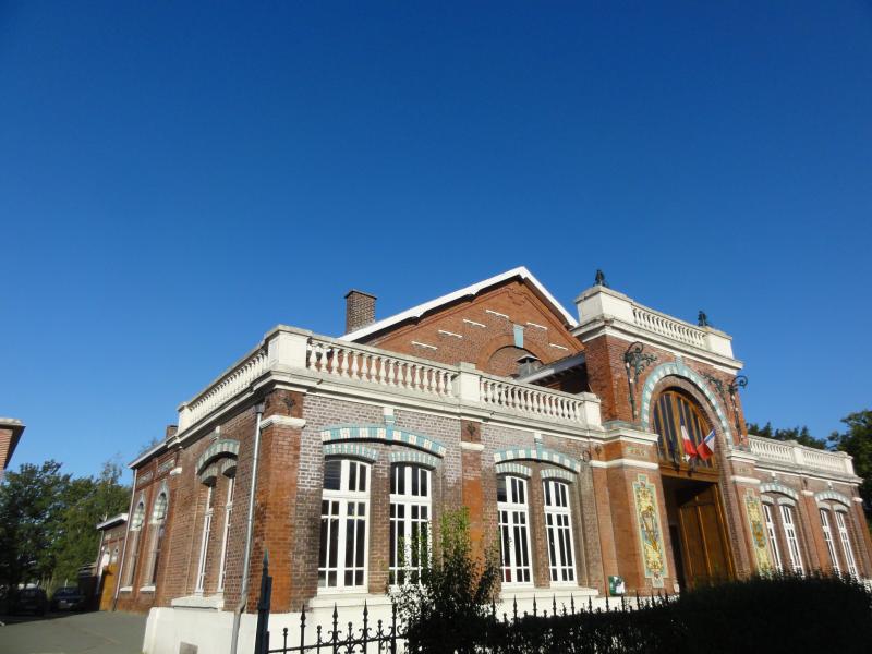 Salle des fêtes du quartier d'Arenberg construite par la compagnie des mines d'Anzin, Wallers