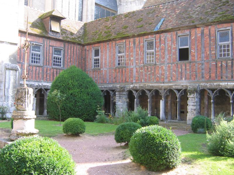 Cloître de la cathédrale et de l'ancien musée, Beauvais