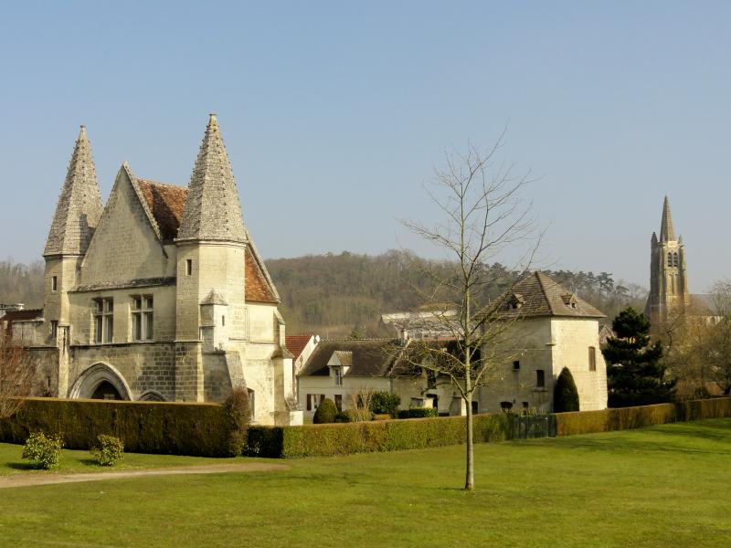 Châteaux de la Douye et du Roi Jean, au milieu d'un parc, en face de l'église, Béthisy-Saint-Pierre