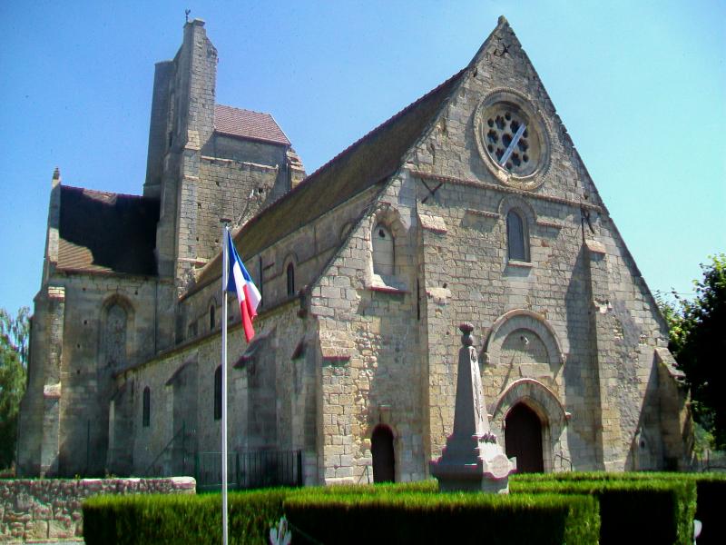 Ancienne salle voûtée attenante à l'église, Cinqueux