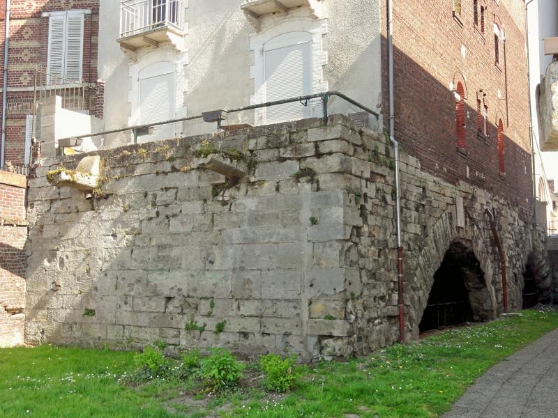 Pont de Jeanne d'Arc sous la maison (les arches), Compiègne