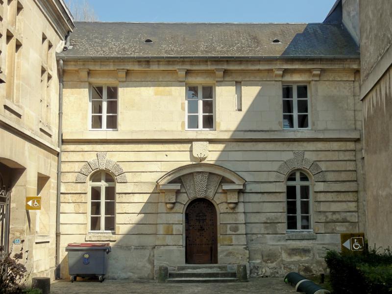Ancienne prison contiguë à l'Hôtel de ville, derrière la porte de l'Arsenal, Compiègne