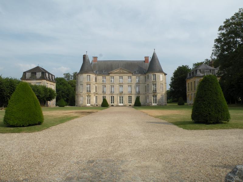 Château, Hénonville