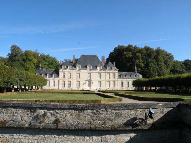 Château de Saint-Cyr et ses communs, Lavilletertre