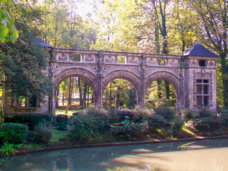 Restes du château de Sarcus