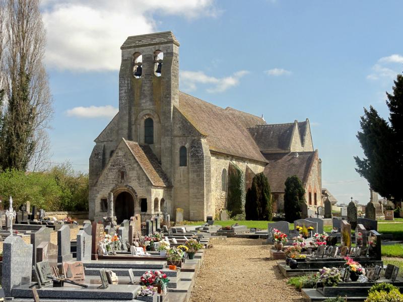 Eglise et cimetière qui l'entoure, La Rue-Saint-Pierre