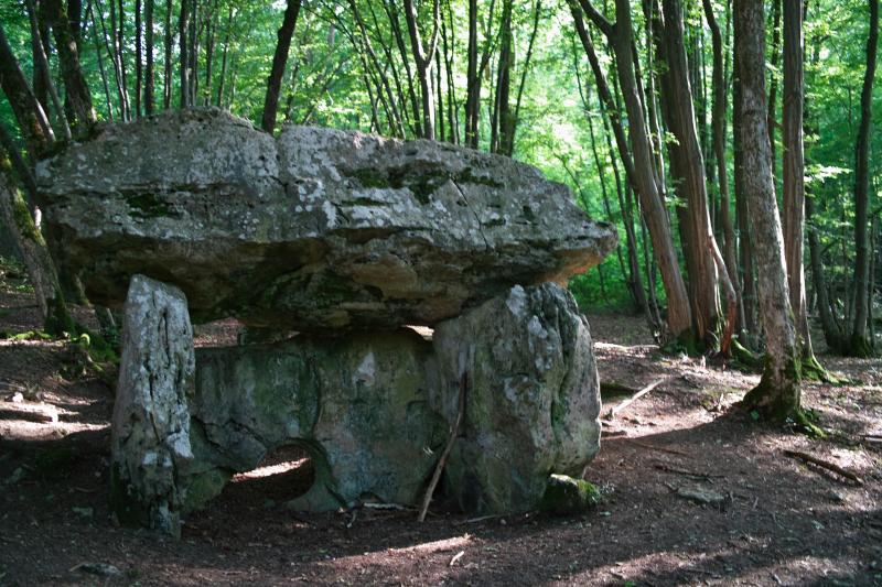 Dolmen des Trois-Pierres, Trie-Château