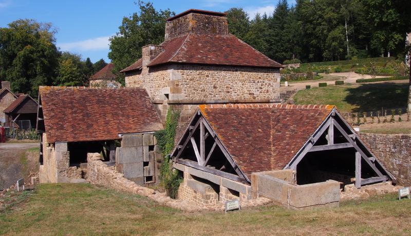 Grosse forge, Le Champ-de-la-Pierre