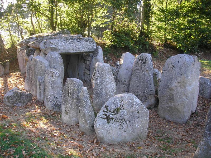 Dolmen dit la Table au Diable, Passais Villages