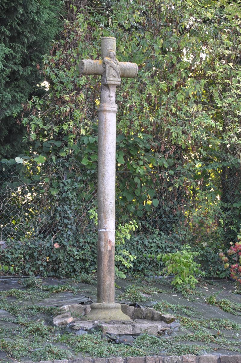 Croix de grès, Divion