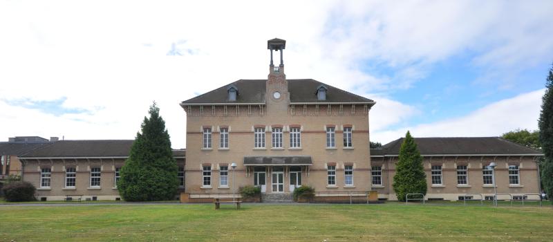 Ancienne clinique-maternité Sainte-Barbe ou des Marronniers de la compagnie des mines de Béthune (aujourd'hui centre de psychothérapie et psychogériatrie Les Marronniers), Bully-les-Mines