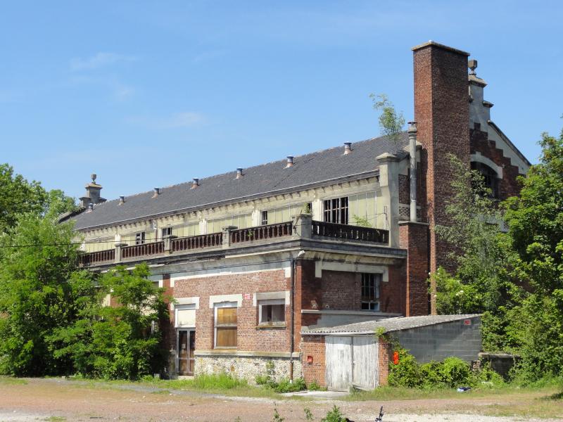 Ancien bâtiment de la salle des pendus et des bains-douches de la fosse n° 12 de la compagnie des mines de Lens, Loos-en-Gohelle