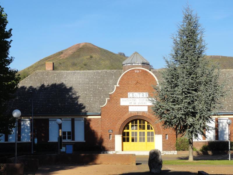Ancienne école de filles de la cité Nouméa de la Compagnie des Mines de Drocourt, actuel centre d'activités culturelles et de loisirs Marie-Curie, Rouvroy