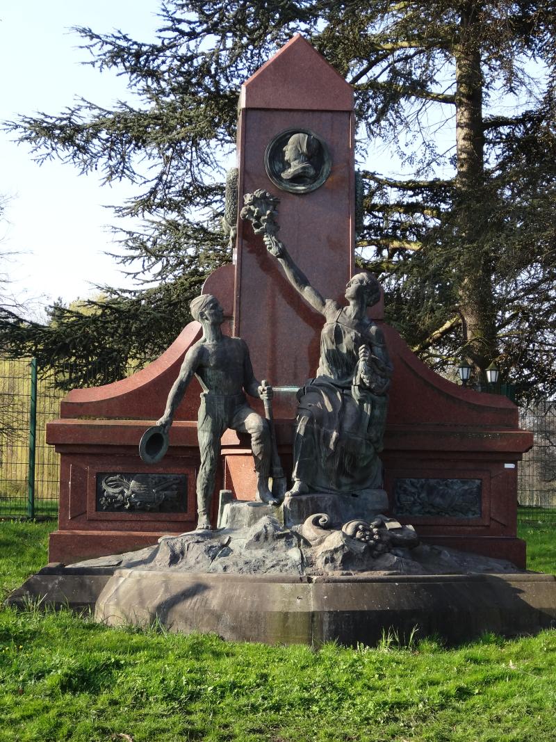 Monument à madame Declercq dit de la Découverte du Charbon